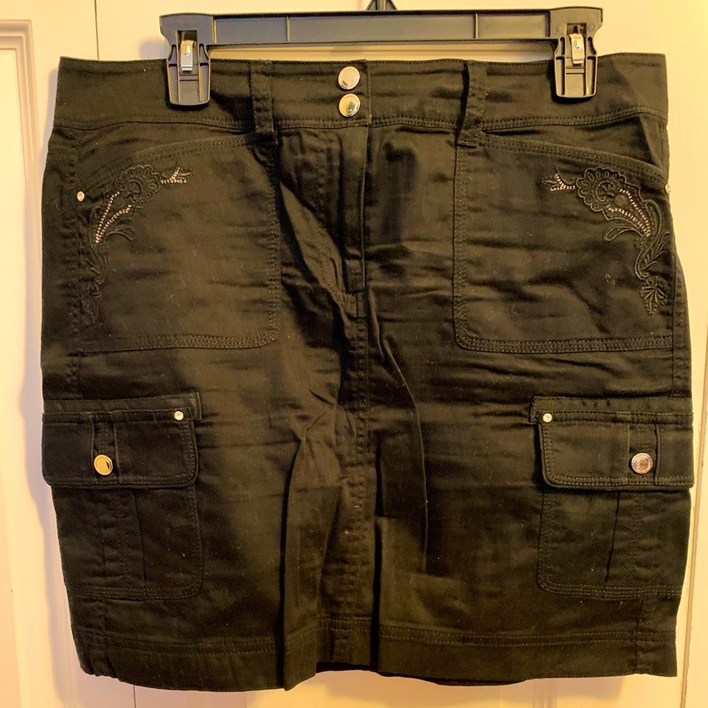 Beautiful women's short skirt. Excellent condition
